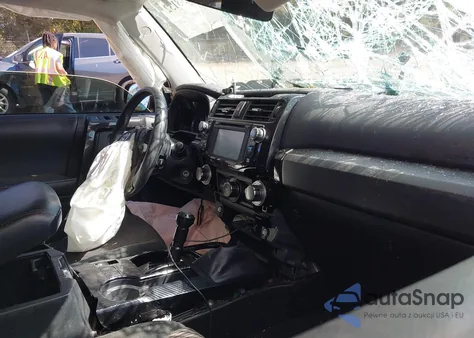 2018 Toyota 4Runner Trd Off Road z USA, uszkodzony, nr VIN JTEBU5JRXJ5570398